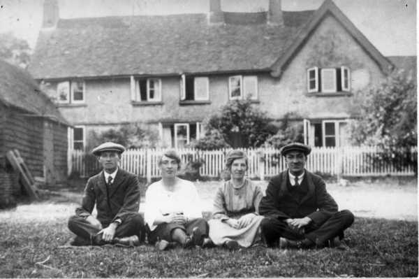 600x399 pixels (29K)