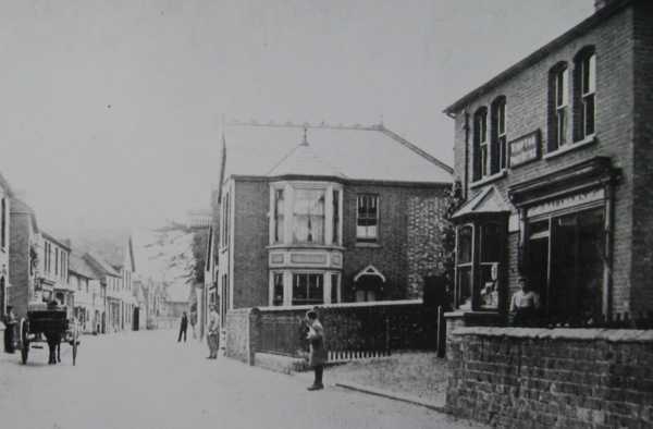 600x394 pixels (20K)